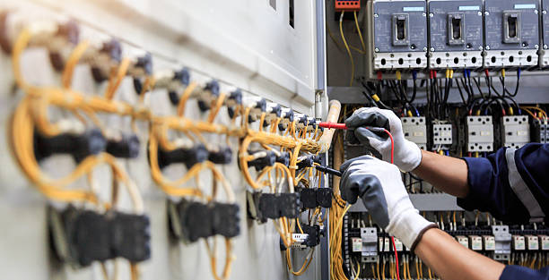 Professional Electrician technician working in Earlham, IA